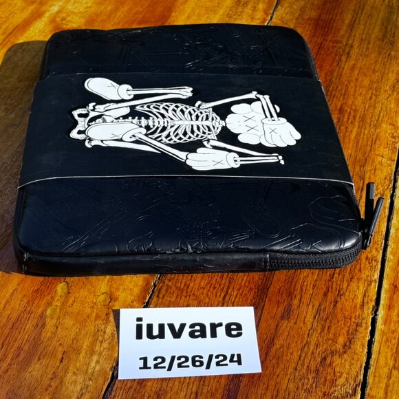 KAWS ARKITIP Incase Laptop Magazine Skeleton Case RARE 2007 - Picture 5 of 16